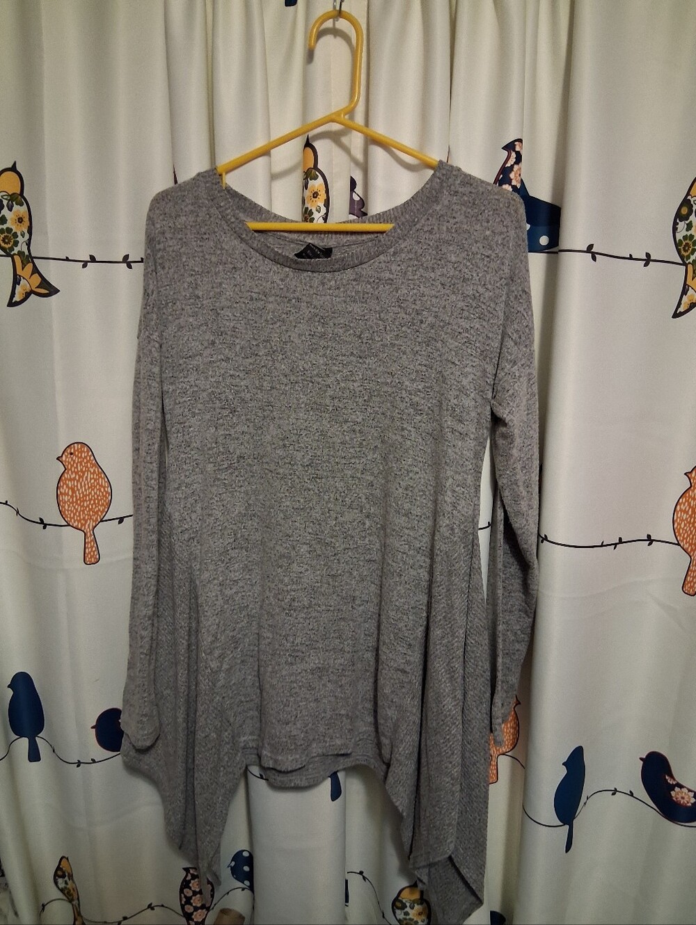Lildy Women’s Gray Long Sleeve Knit Top Size L-XL